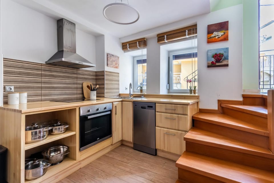 Kitchen or kitchenette, dishwasher, pet friendly, stove