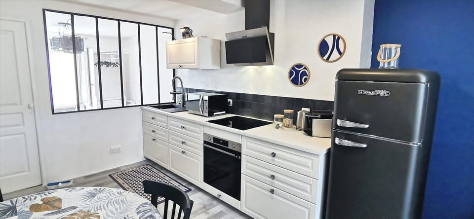 Coffee/tea facilities, minibar, pet friendly, stove, kitchen