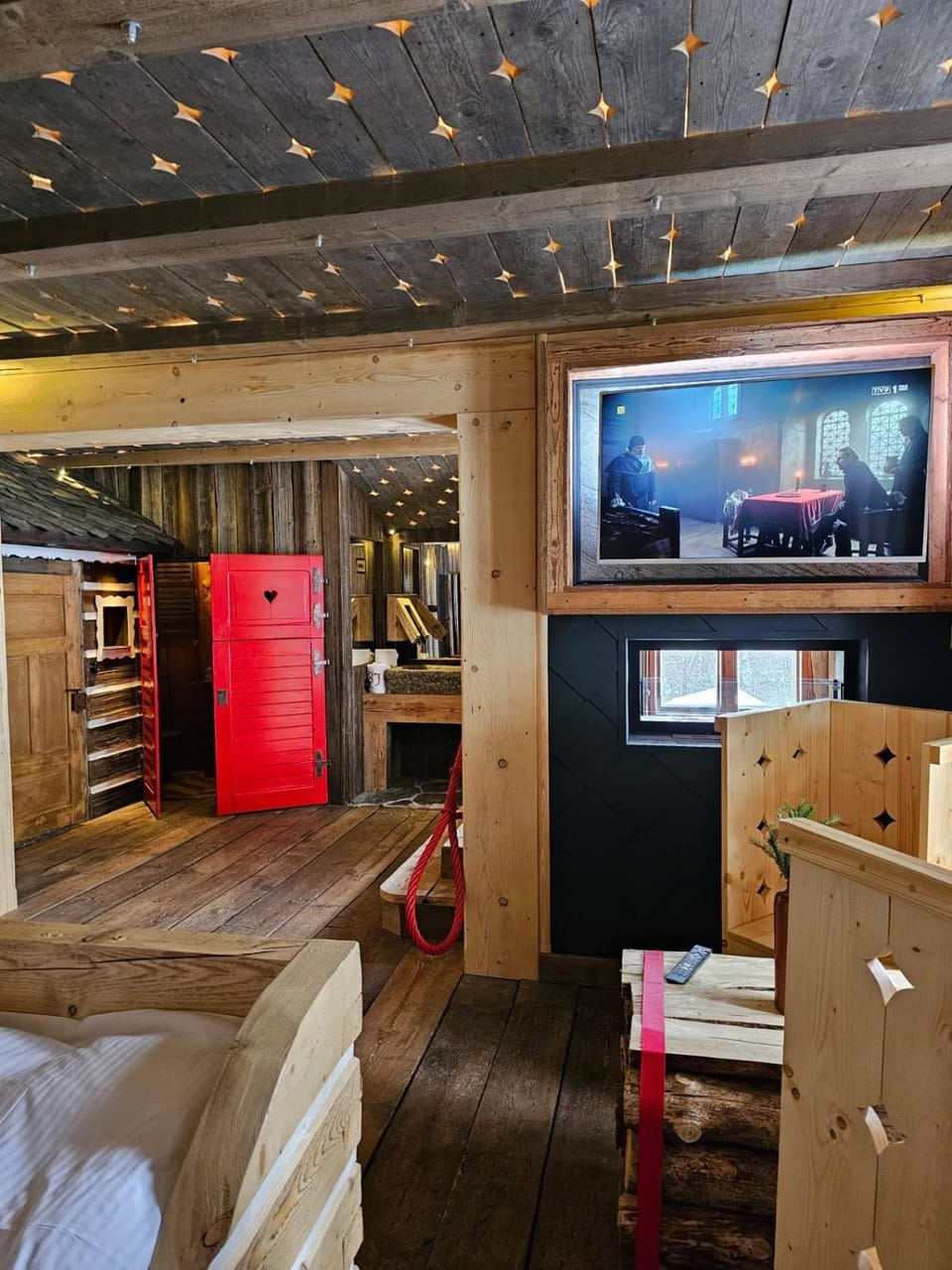 Toilet, Sauna, TV and multimedia, Living room, Photo of the whole room, Decorative detail, Seating area, Bedroom, Area and facilities, fireplace