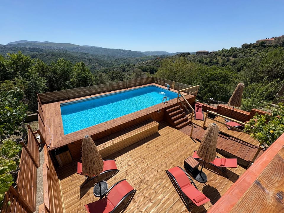Day, Natural landscape, Solarium, Mountain view, Pool view, Swimming pool, sunbed