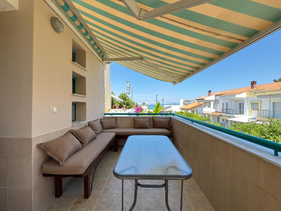 Patio, Day, View (from property/room), View (from property/room), Balcony/Terrace, Seating area, Dining area, Landmark view, Landmark view, Sea view, Sea view