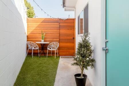 Vibe on the Patio at a Modern Luxury Studio near LAX Beach Apartment in Culver City