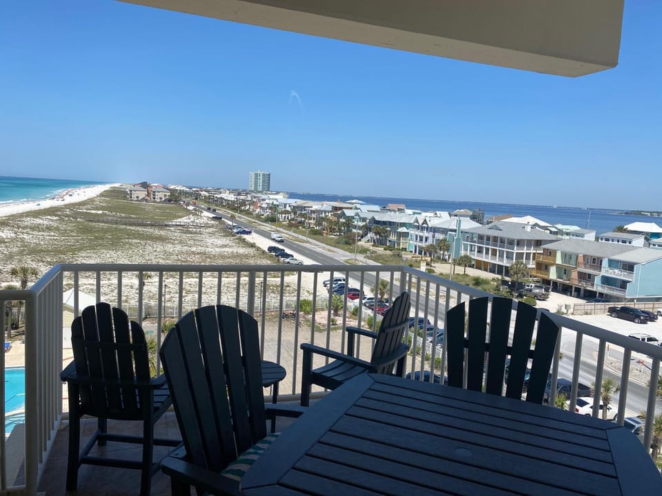 Pensacola Beach Gulf-Front 2BR Condo with Pool & Hot Tub Apartment hotel in Pensacola Beach