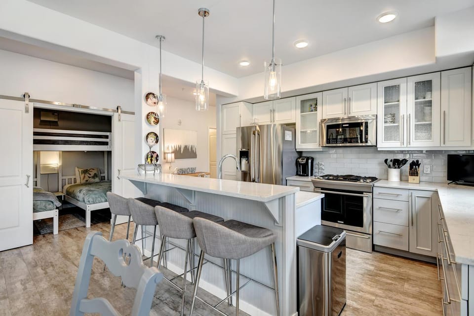 Kitchen or kitchenette
