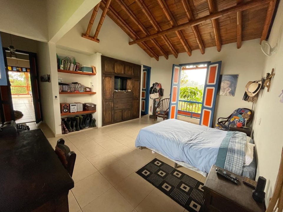 TV and multimedia, Photo of the whole room, Seating area