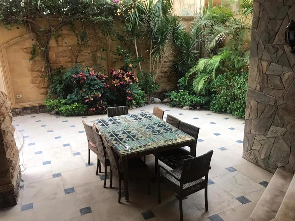 Patio, Day, Garden, Garden, Dining area, Garden view