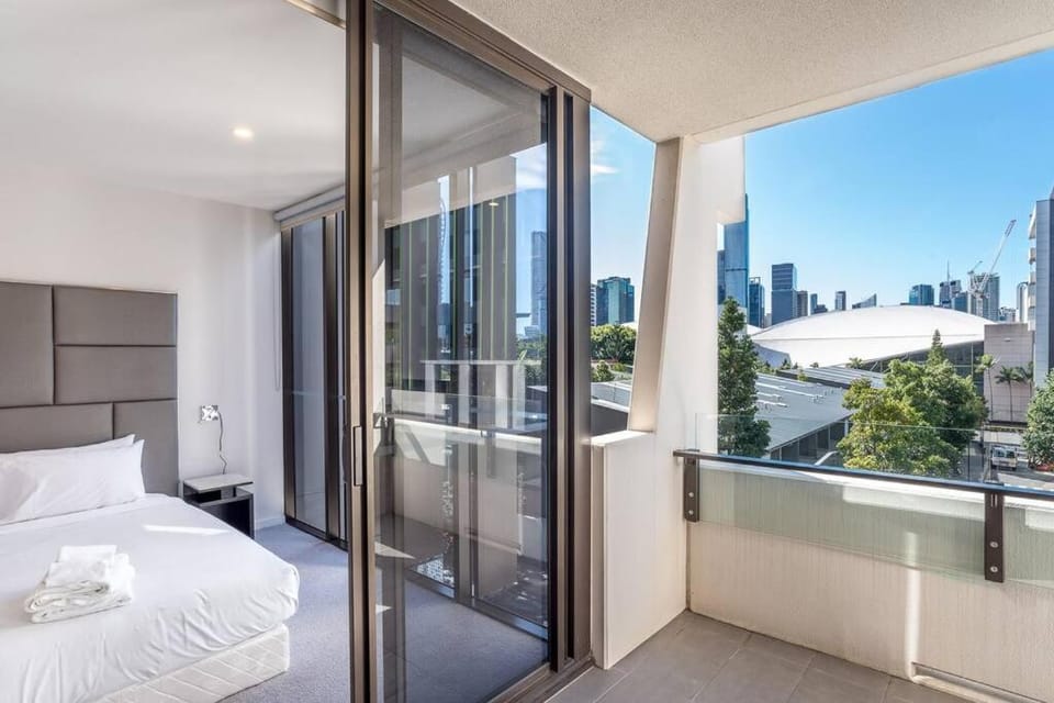 South Bank Central 1 bedroom apartment with Parking Apartment in Brisbane City