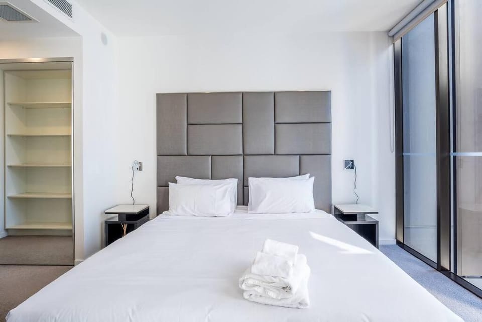 South Bank Central 1 bedroom apartment with Parking Apartment in Brisbane City