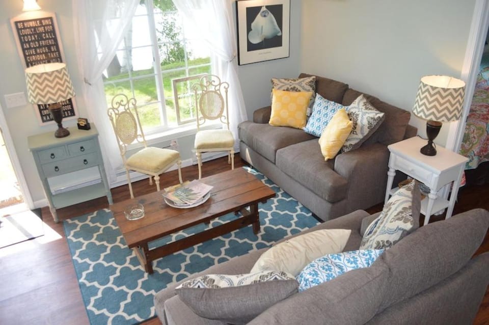 Living room, Seating area