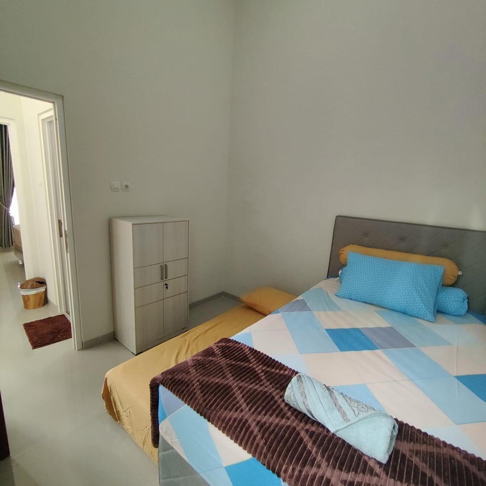 Bedroom, bunk bed