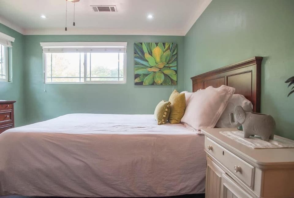 Sequoia Basecamp with Hot Tub Oasis House in Visalia