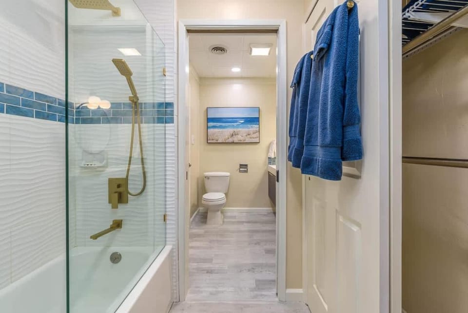 Sequoia Basecamp with Hot Tub Oasis House in Visalia