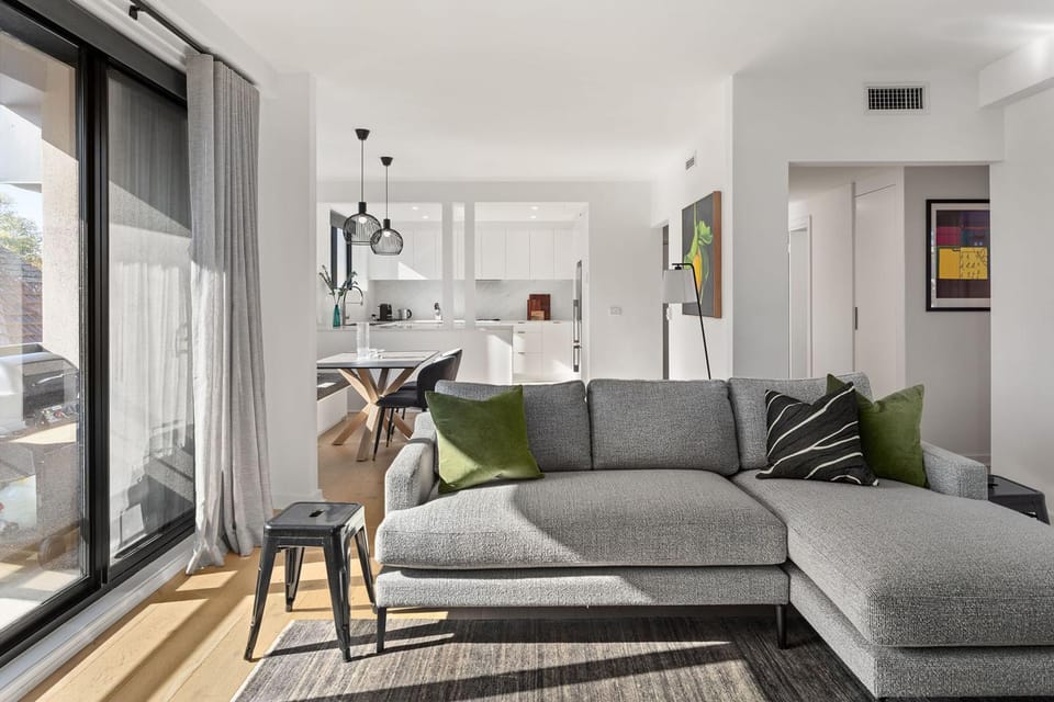 Boutique Stays - Elmtree Apartment in Melbourne