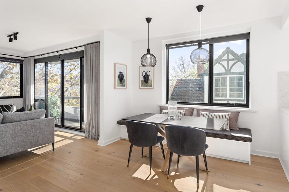 Boutique Stays - Elmtree Apartment in Melbourne