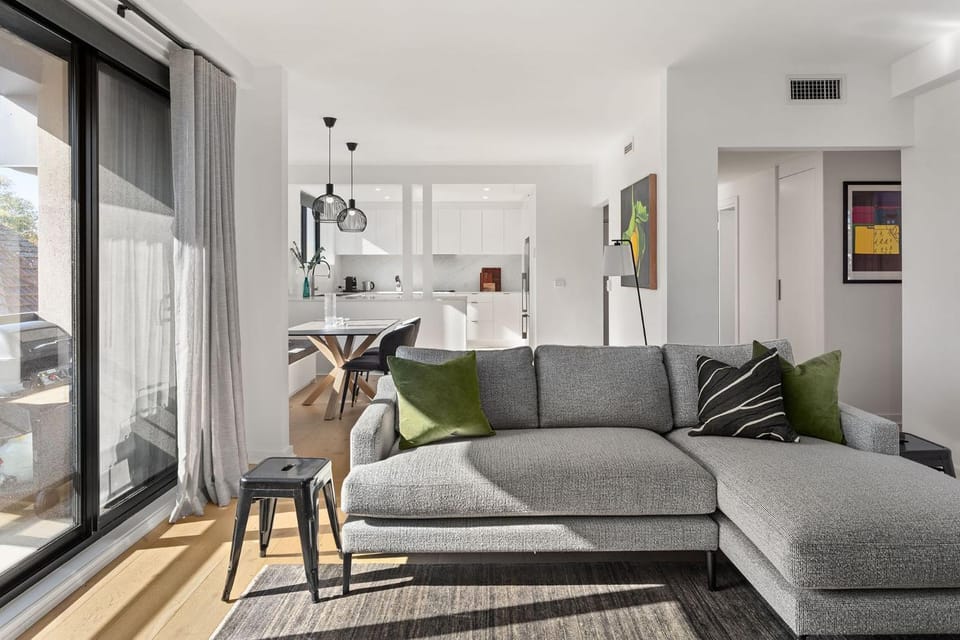 Boutique Stays - Elmtree Apartment in Melbourne