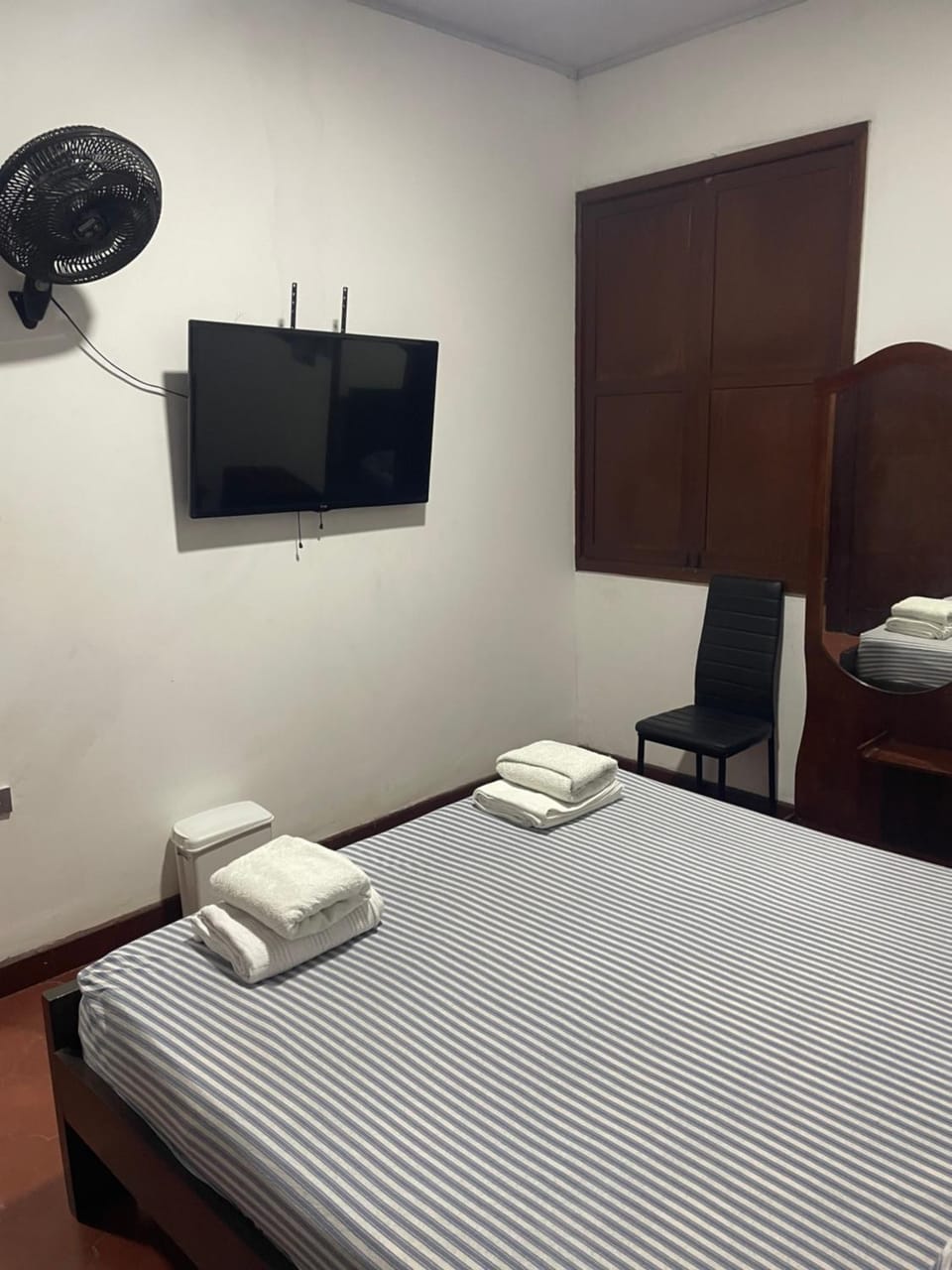 Habitación para pareja Baño Privado piscina en Buga Bed and Breakfast in Tuluá