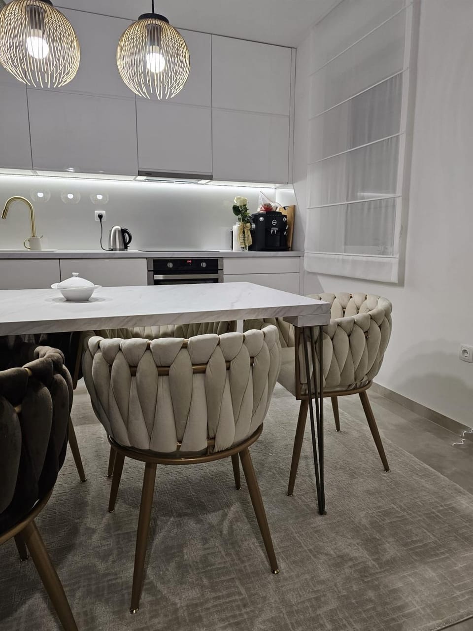 Kitchen or kitchenette, Dining area, stove