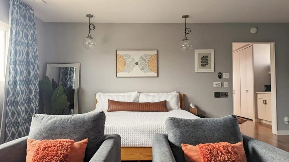 LA Huge Mid Century Guesthouse Patio LAX Beach Apartment in Culver City