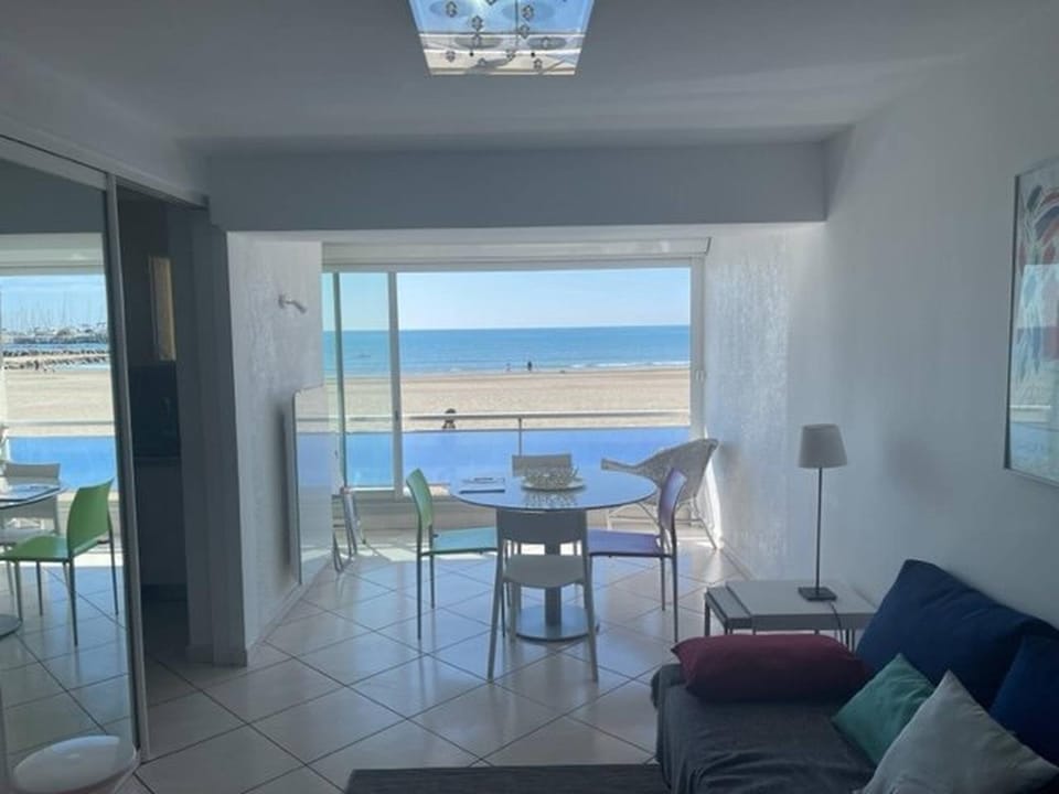 Natural landscape, View (from property/room), Balcony/Terrace, Living room, Other, Seating area, Dining area, Beach, Sea view
