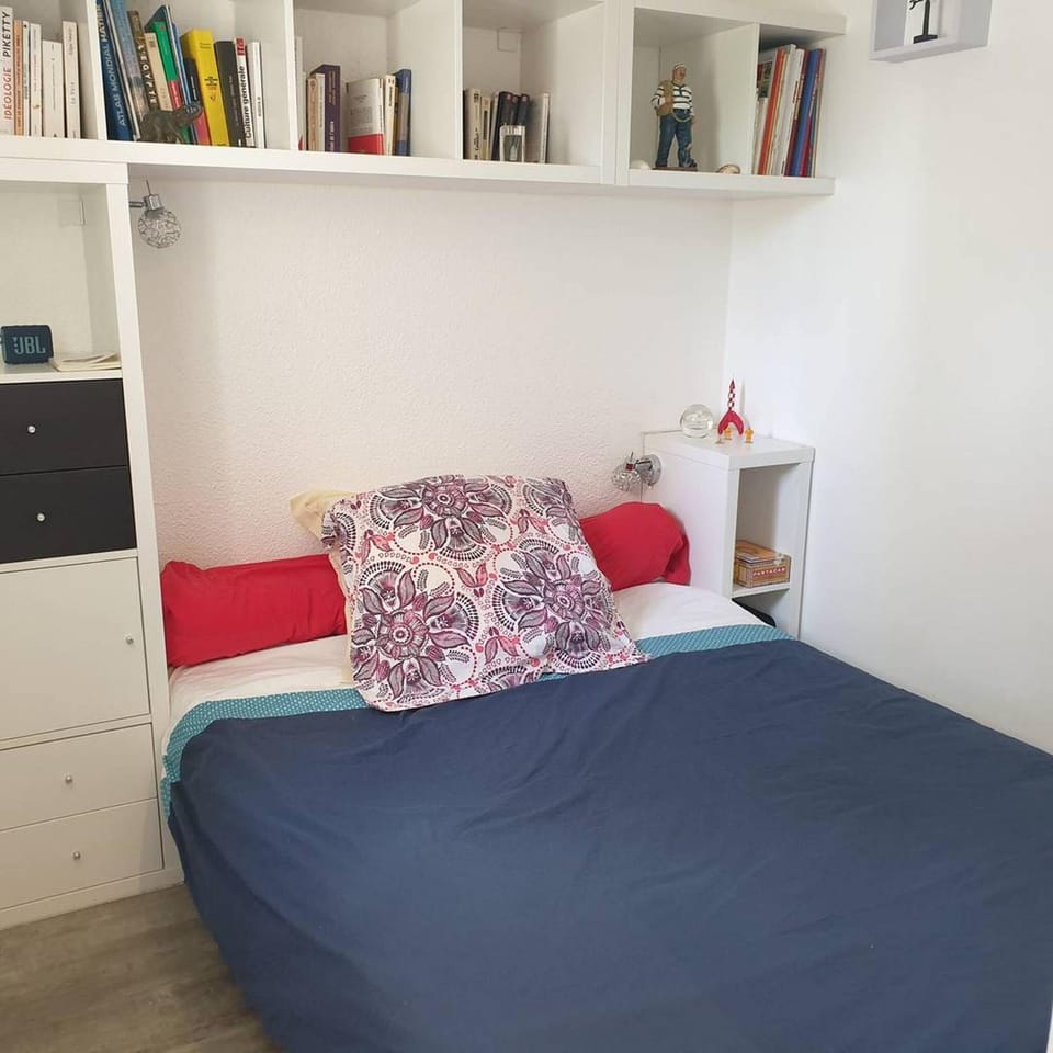 Bed, Library, Other, Photo of the whole room, Bedroom