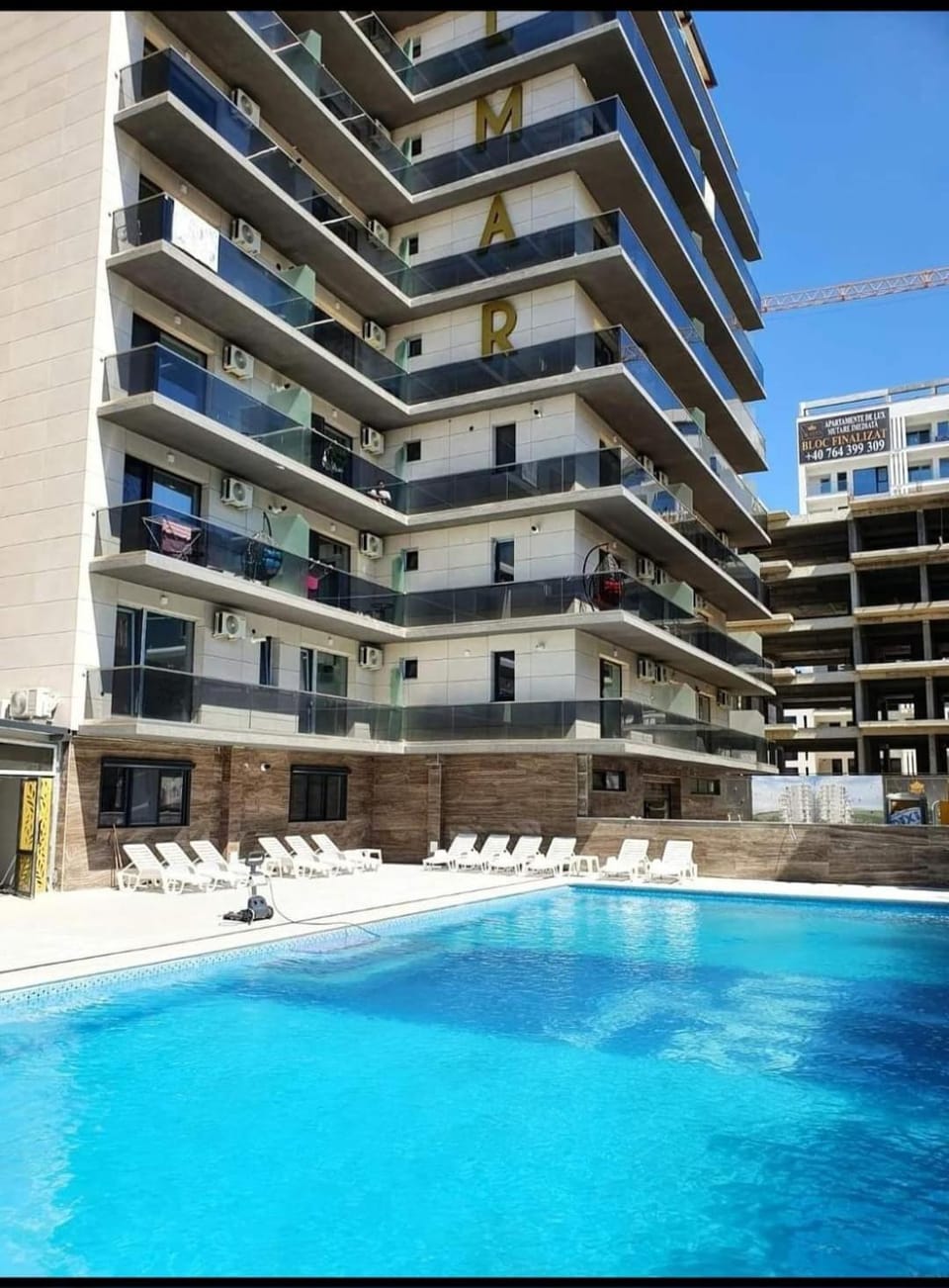 Pool view, Swimming pool, sunbed