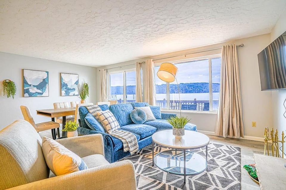 Waterfront Retreat, Relaxation, Fun in Hood Canal House in Hood Canal