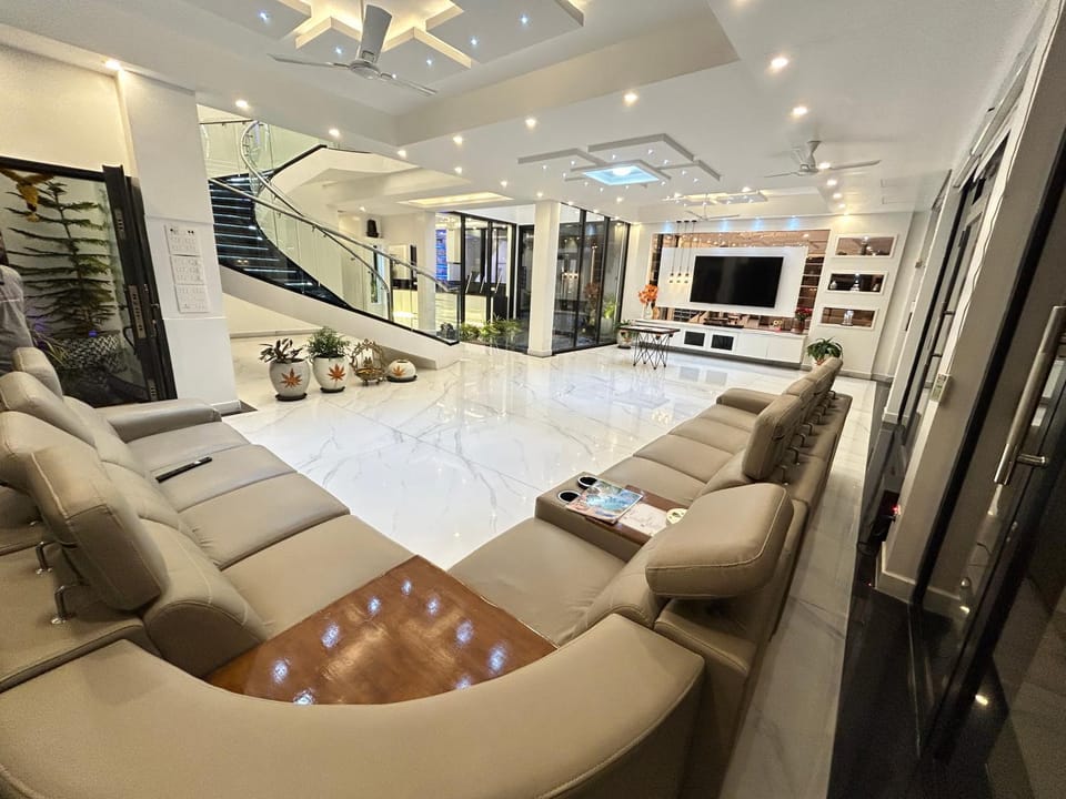 TV and multimedia, Seating area