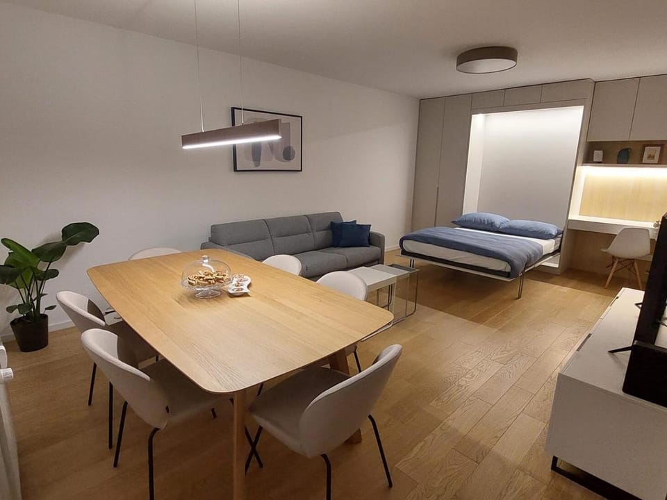 Bed, Living room, Photo of the whole room, Seating area, Dining area, Bedroom