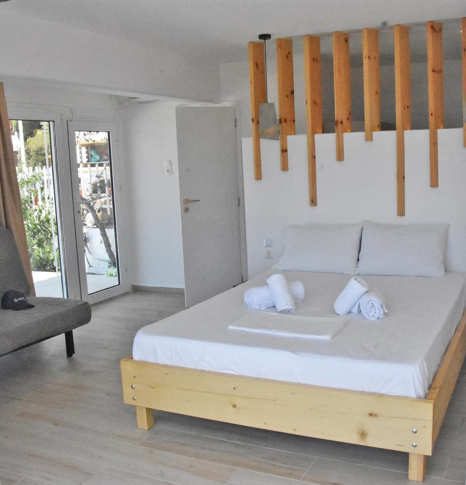 MNS Marvelous Nirvana Seascape, Art House in Islands