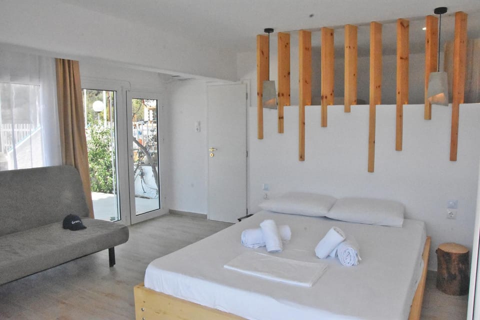 MNS Marvelous Nirvana Seascape, Art House in Islands