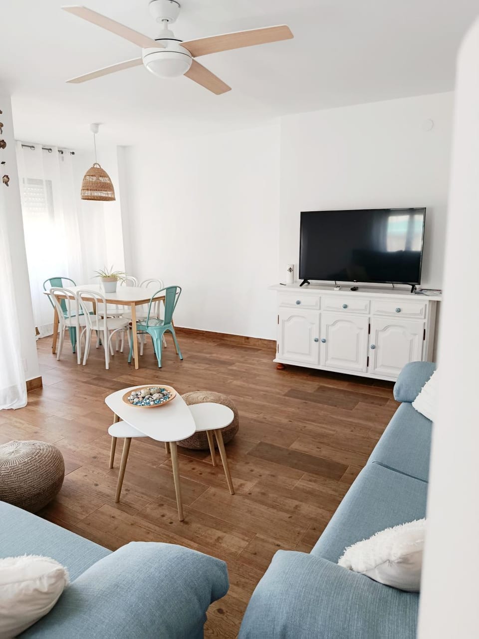 Communal lounge/ TV room
