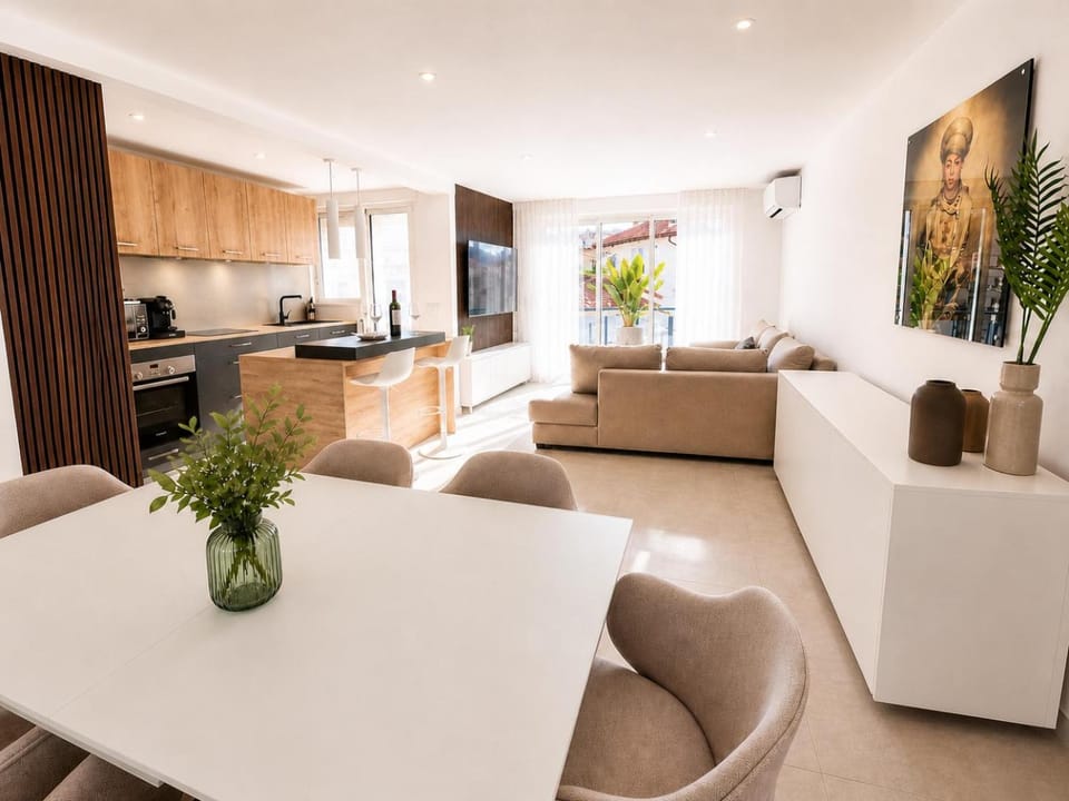 Cannes Centre 3 Ch Terrasse 40m 2 Parkings Apartment in Cannes