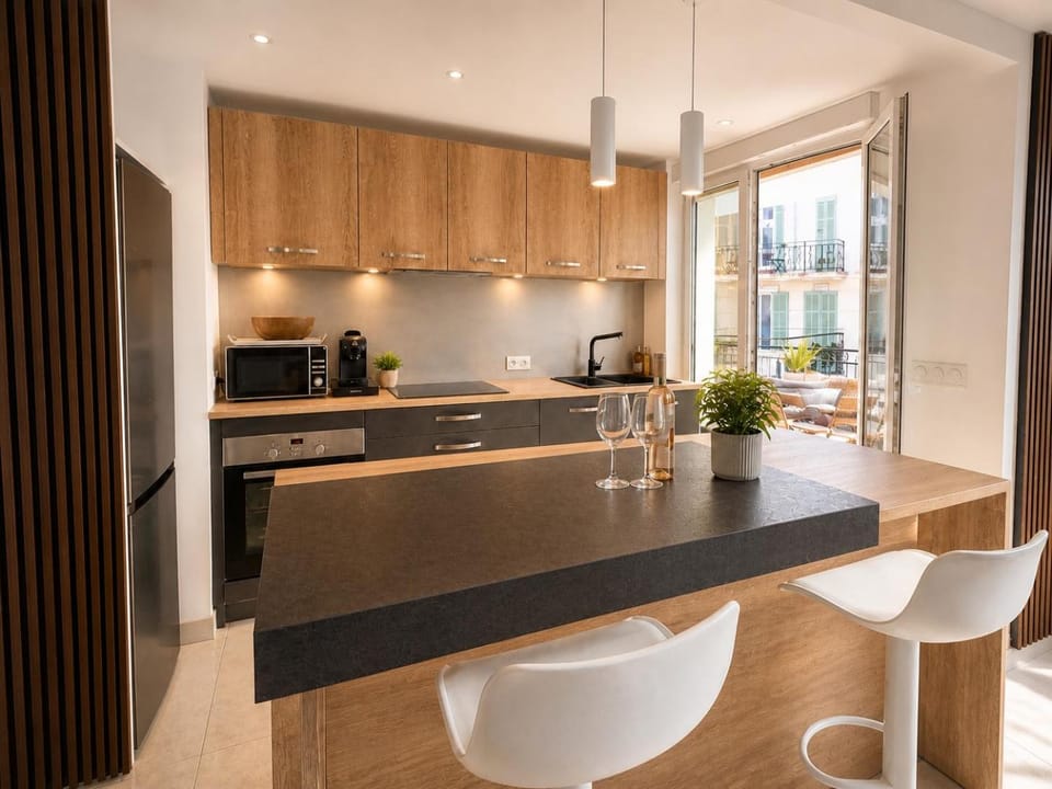 Cannes Centre 3 Ch Terrasse 40m 2 Parkings Apartment in Cannes