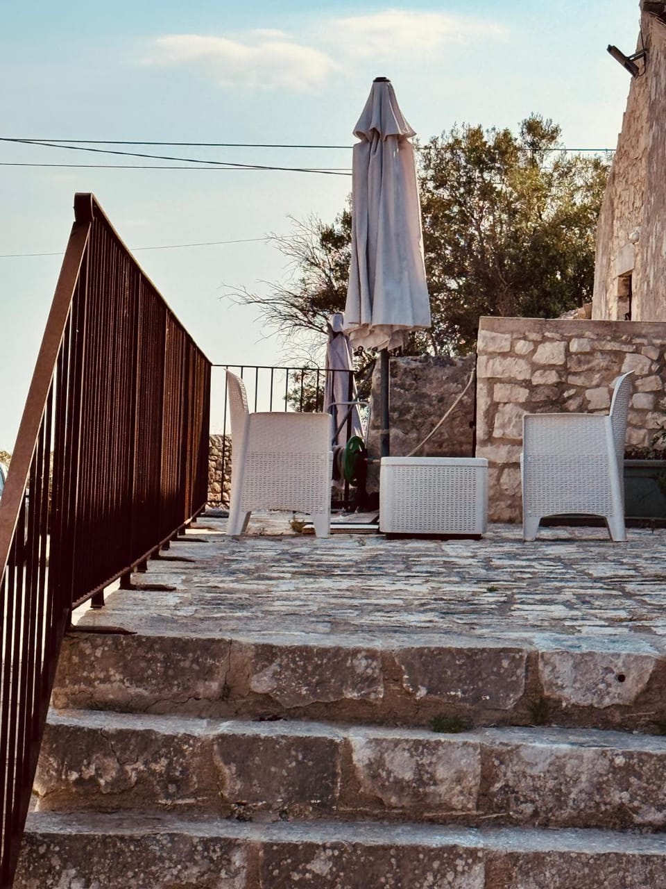 Nearby landmark, Day, Landmark view, furniture