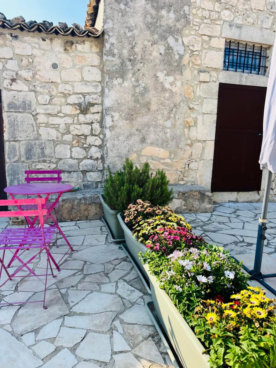 Property building, Patio, Spring, Day, Garden, Garden view