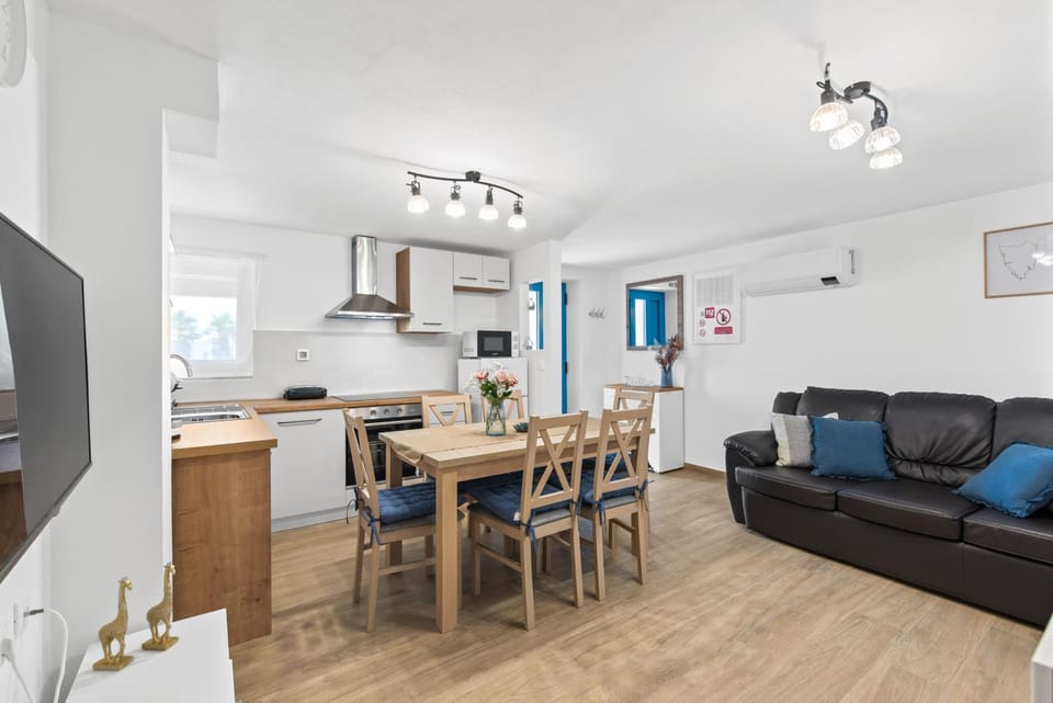 Kitchen or kitchenette, Living room, Dining area