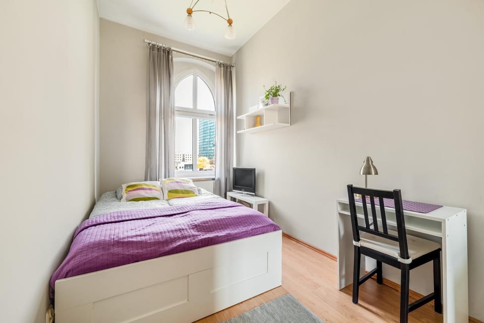 TV and multimedia, Photo of the whole room, Bedroom