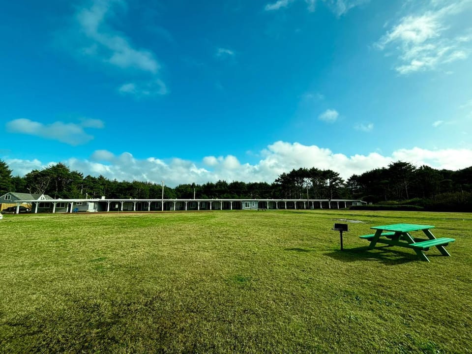 Property building, Patio, Location