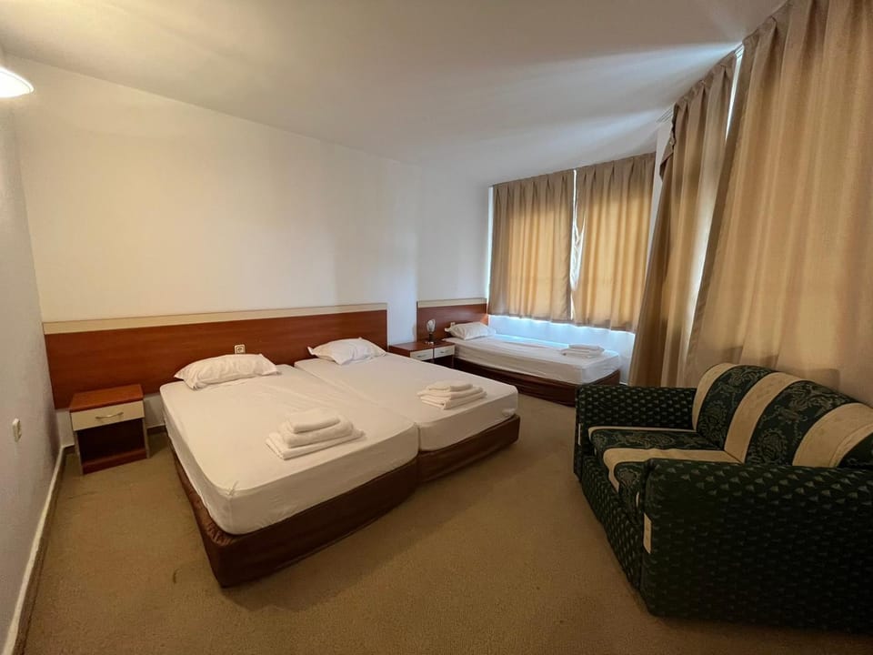Bed, Photo of the whole room, Bedroom, towels