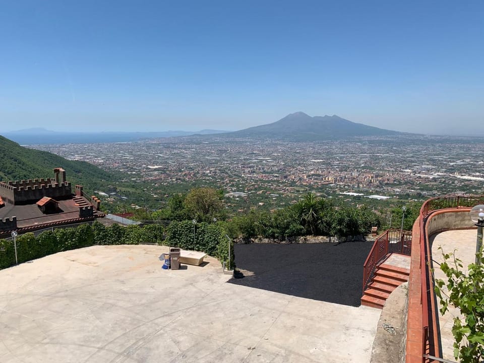 Nearby landmark, Natural landscape, City view, Mountain view, Sea view, Parking