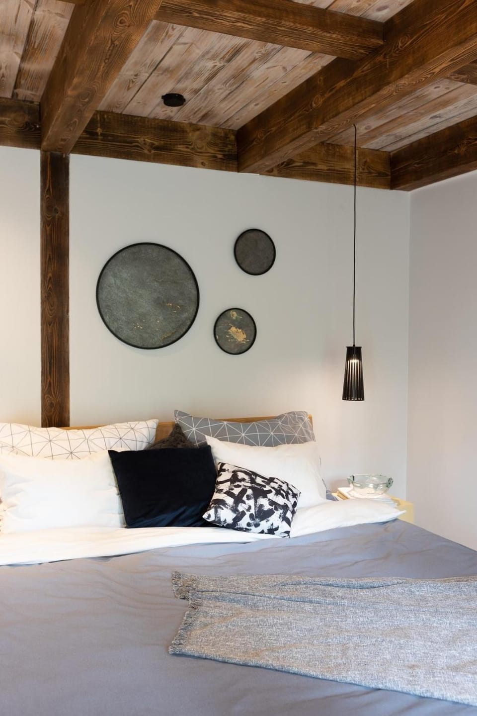 Bed, Photo of the whole room, Seating area, Bedroom