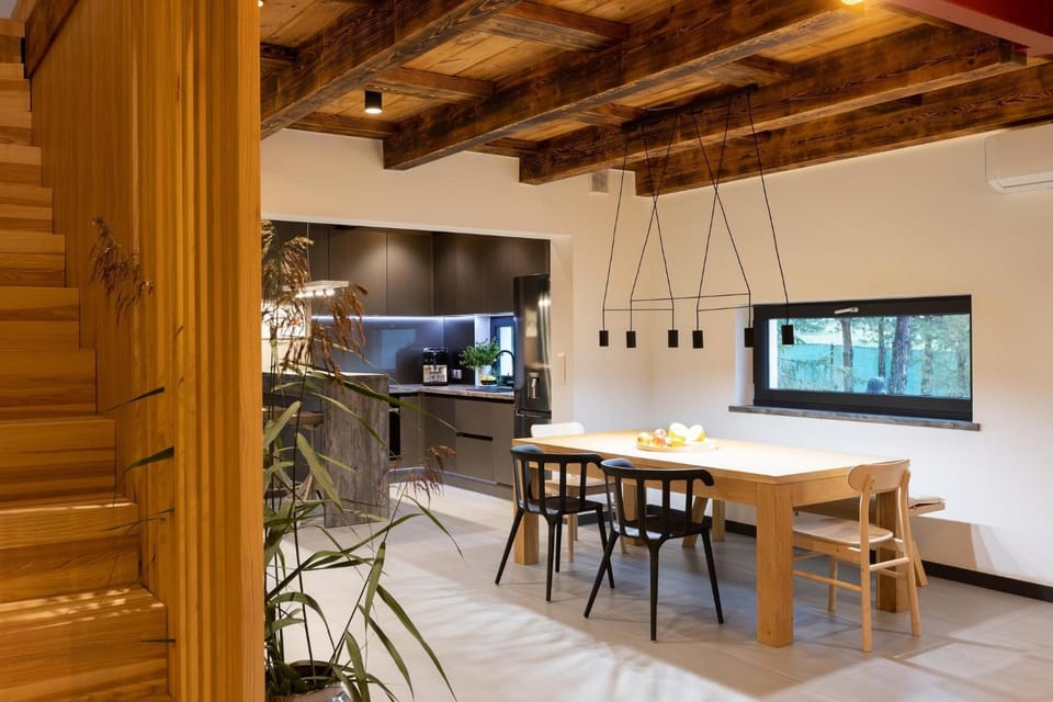 Kitchen or kitchenette, Seating area, Dining area