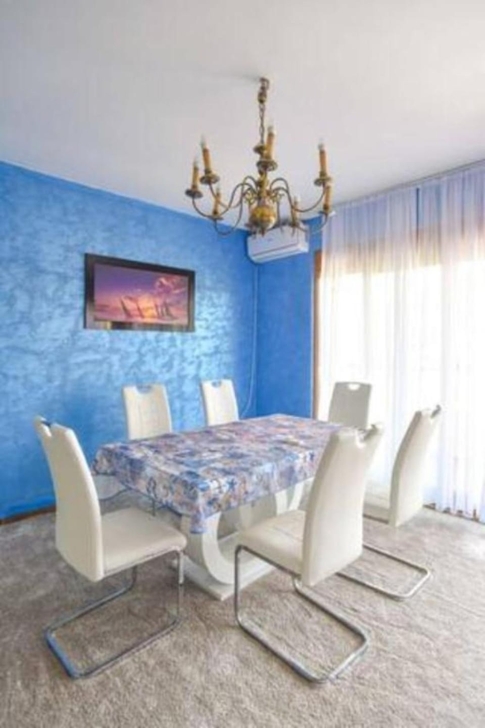 Seating area, Dining area