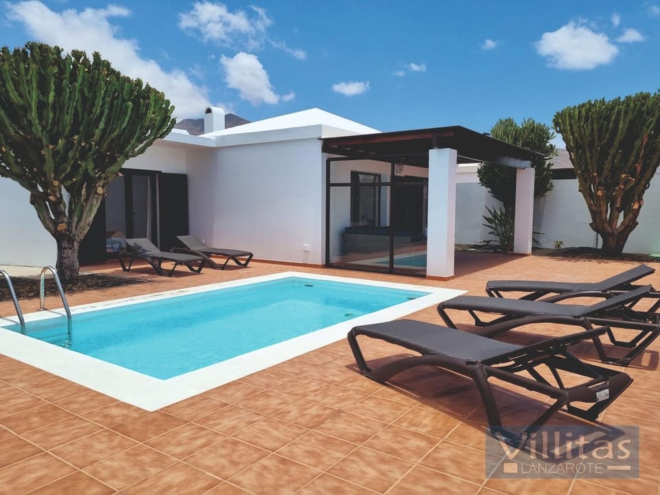 VILLA BERMEJA 25 by Villitas Villa in Playa Blanca
