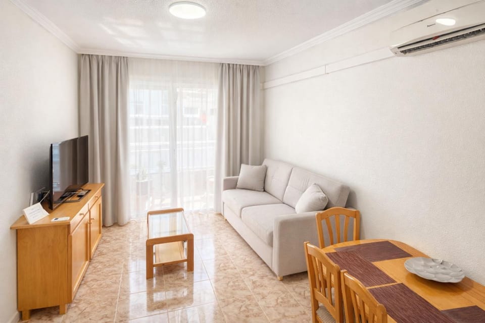 TV and multimedia, Living room, Seating area, air conditioner