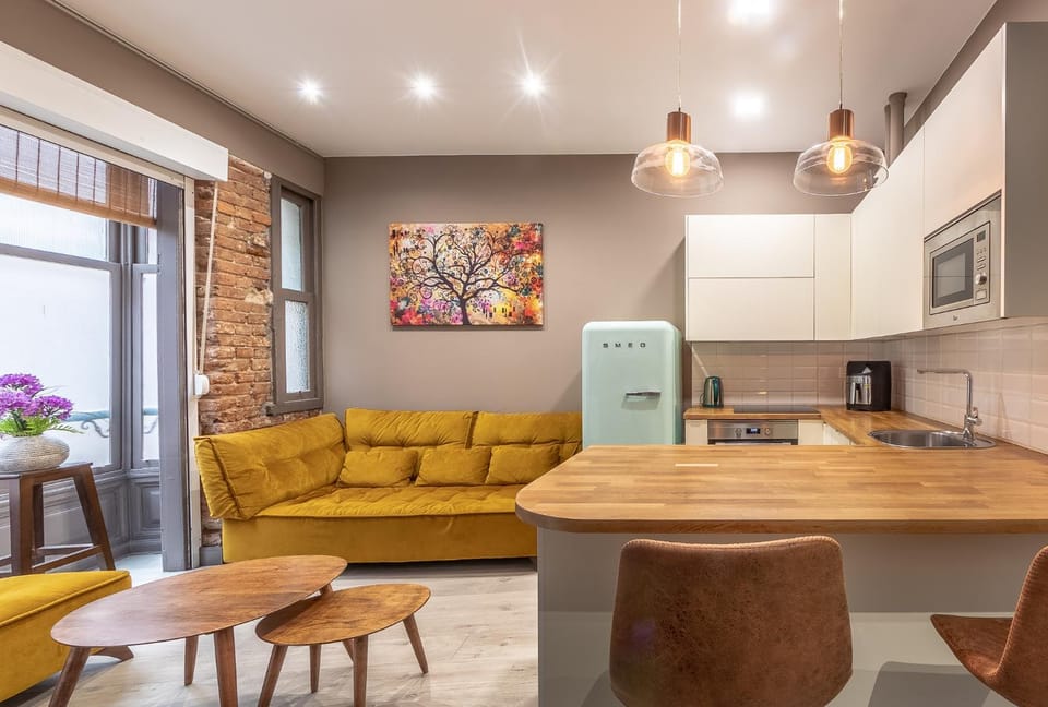 Kitchen or kitchenette, Living room