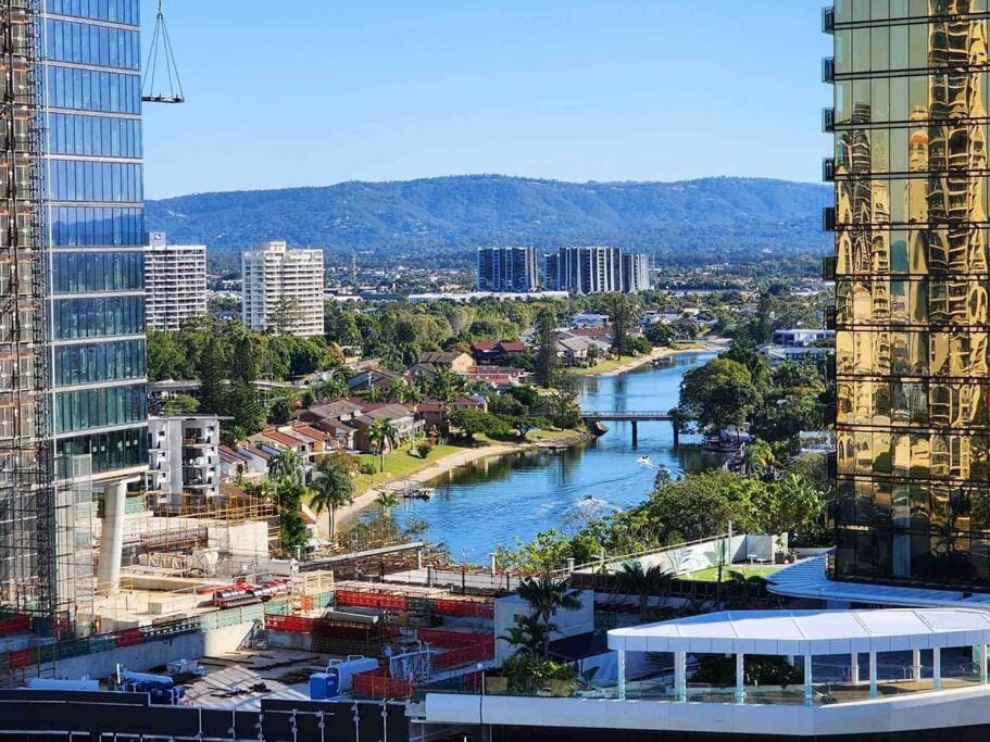 Nearby landmark, Neighbourhood, Natural landscape, City view, Mountain view, River view