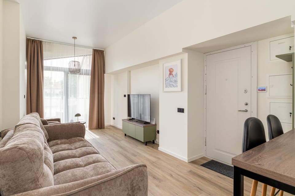 Communal lounge/ TV room, TV and multimedia, Living room, Seating area, Evening entertainment