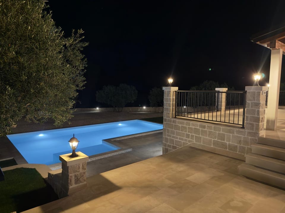 Balcony/Terrace, Swimming pool