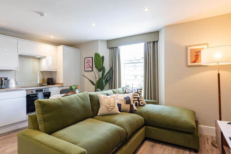 Kitchen or kitchenette, Living room, Seating area, stove